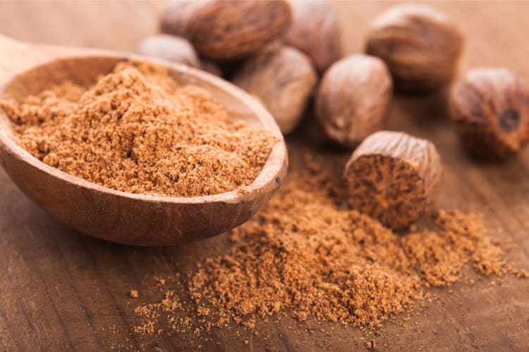 Try nutmeg if you need a cinnamon substitute 