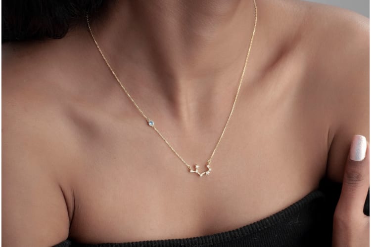 For the Cancer women, get her this stunning necklace 