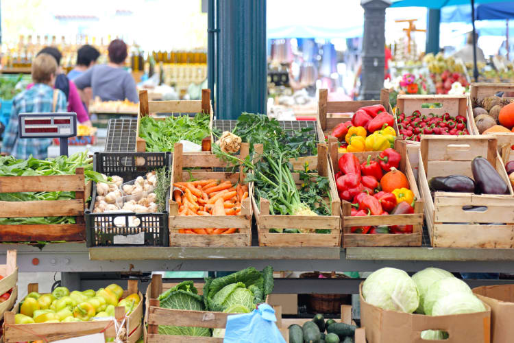 Explore a farmers market if your date loves some fresh, local food