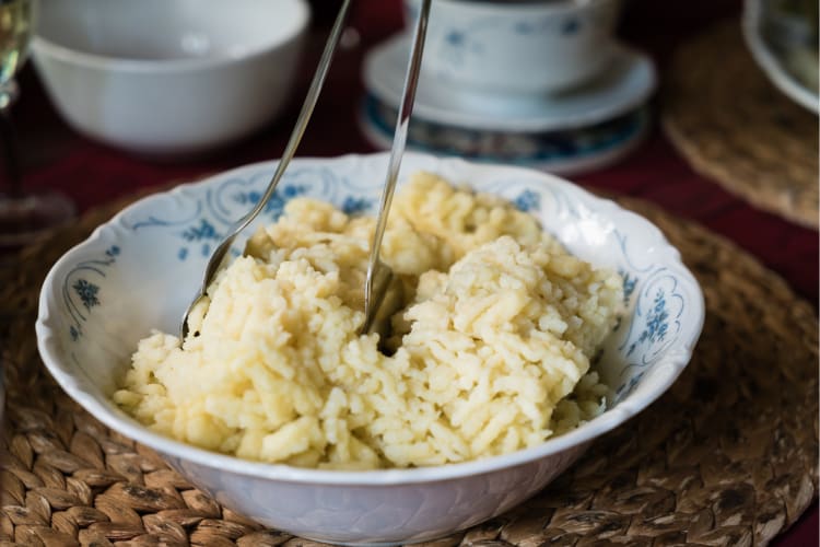 Minced garlic makes a great garlic powder substitute 