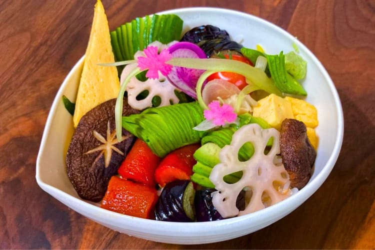 A Japanese salad with vegetables and tamago