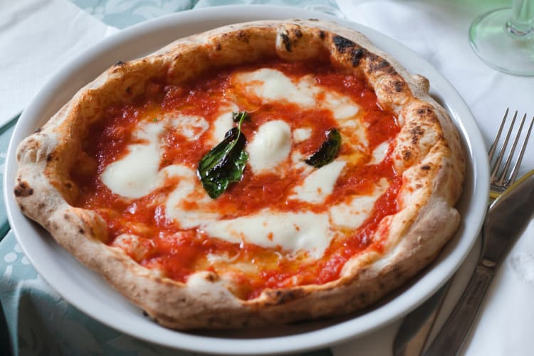 Try the classic Margherita pizza at this Napa restaurant