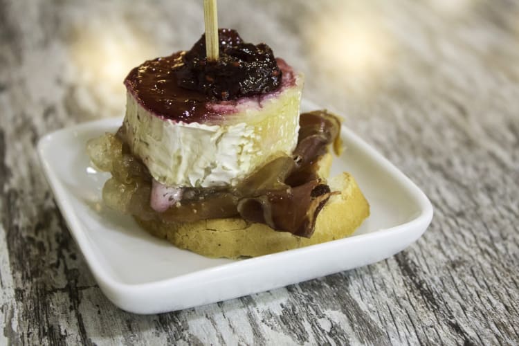 Appetizer with goat cheese and jam