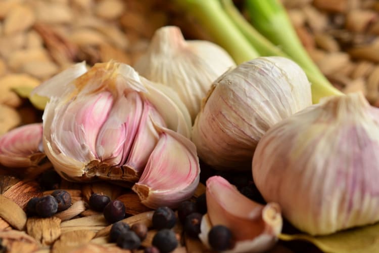 What is a clove of garlic