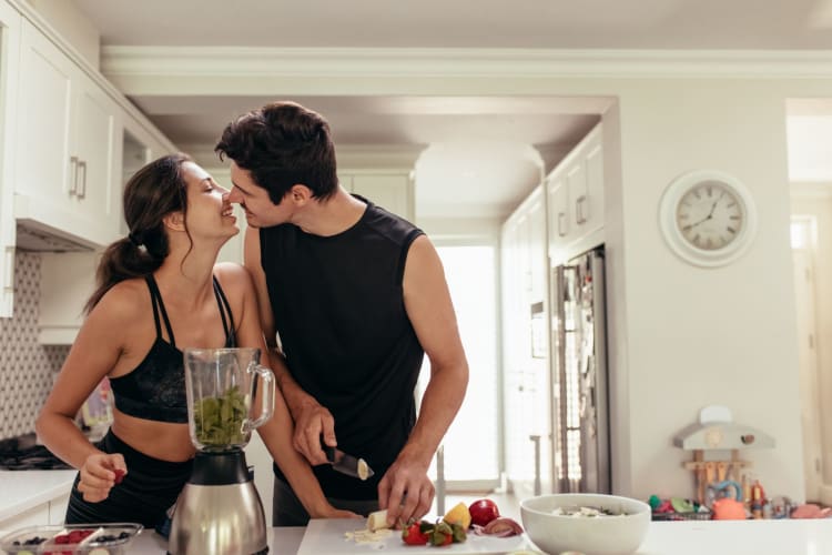 couple eating healthy