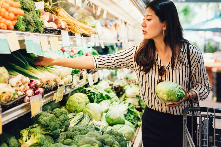 woman grocery shopping