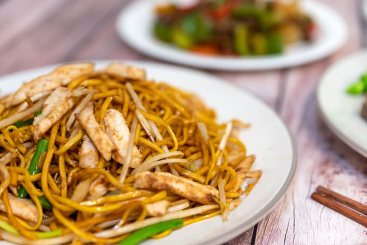 chow mein vs. lo mein