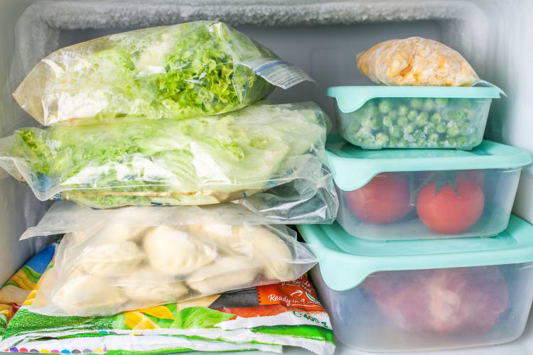 Freezer safe containers are best for freezing baked beans.