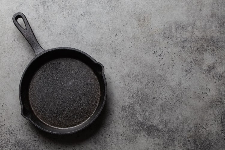 how to season a cast iron skillet