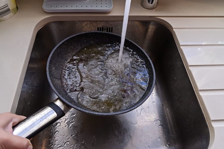 washing a carbon steel pan