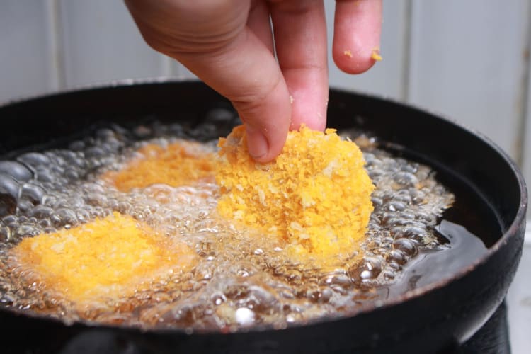 deep frying tempura