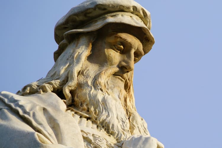 statue of Leonardo da Vinci