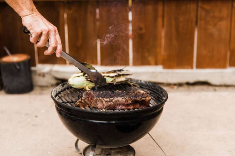 grilling steak