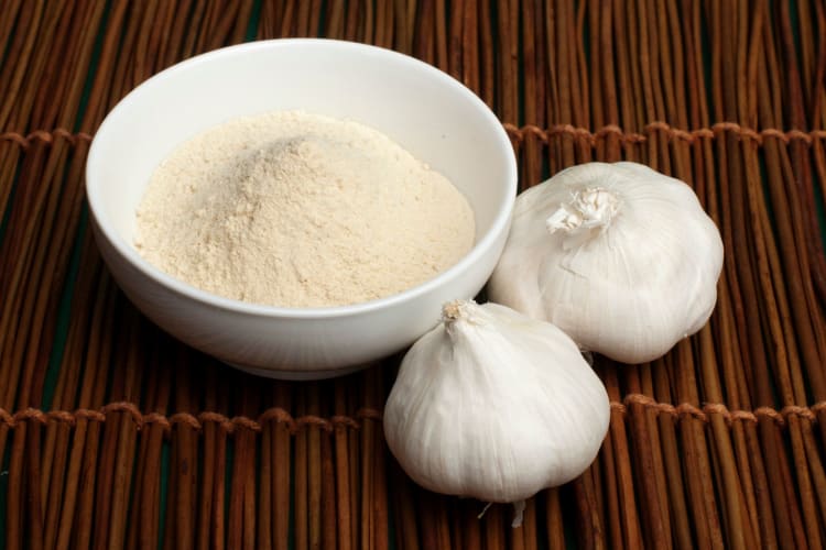 fresh and powdered garlic