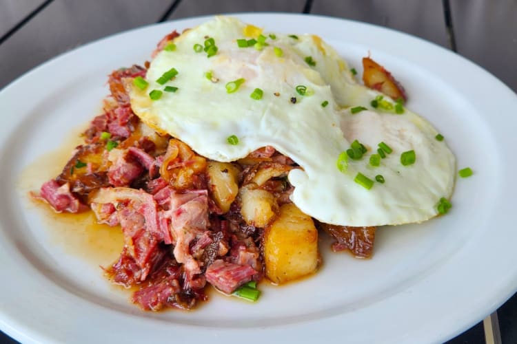 eggs, bacon and corned beef hash