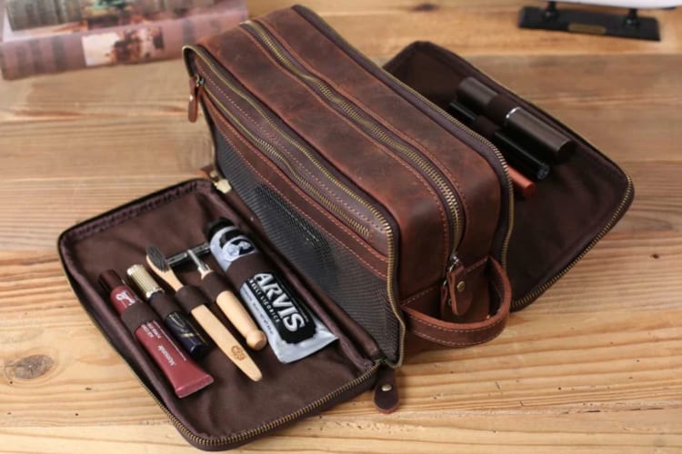 Leather dopp kits are great groomsmen gifts.