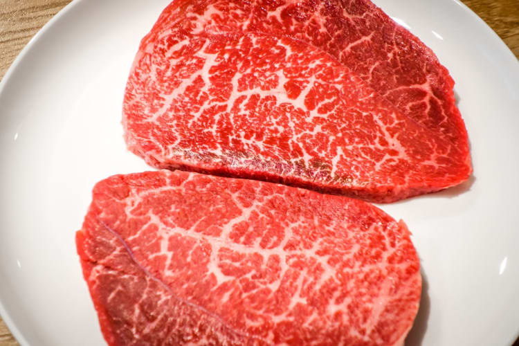 Wagyu vs Kobe Beef - What's the difference? : Steak University