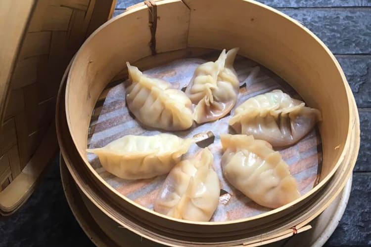 Six dumplings in a serving basket, from Shōbōsho
