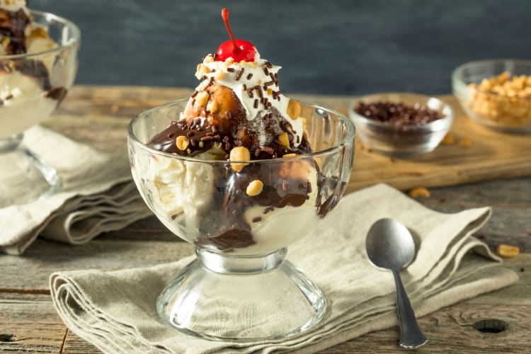 Throw an ice cream sundae-themed Sweet 16 party idea