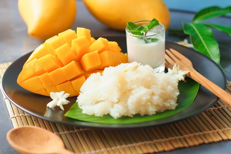 Sticky rice and mango 