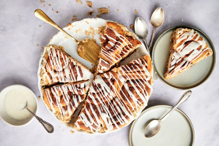 Cinnamon roll apple pie is a scrumptious Thanksgiving dessert.