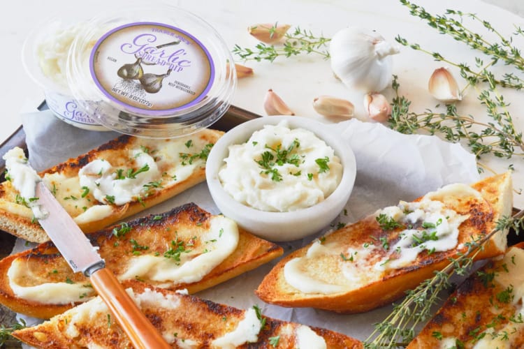 Garlic spread with toasted bread