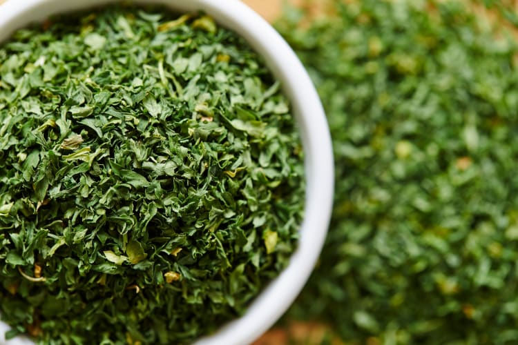 Dried parsley is a tasty celery salt substitutes 