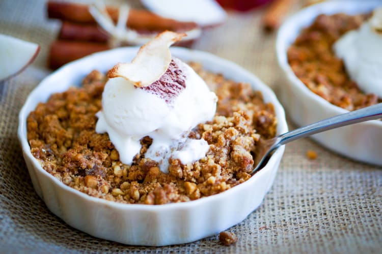 A vegan apple crisp is a great vegan Christmas dinner dessert