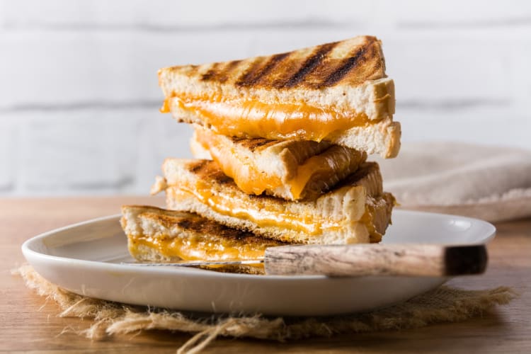 A grilled cheese sandwich on a plate