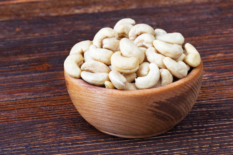 bowl of raw cashews