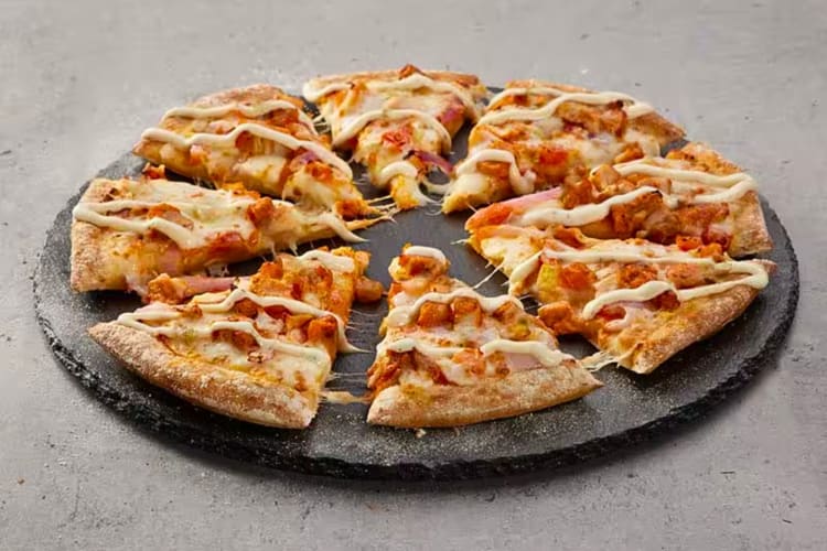 The Buffalo Chicken is one of the best Domino's pizzas for those who love chicken and Buffalo sauce