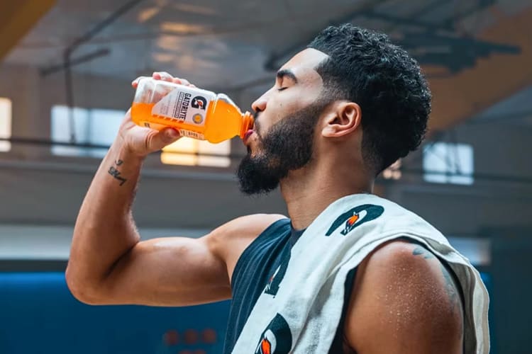 A sportsman drinking from a bottle of Gatorade Gatorlyte Orange