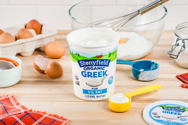 Stonyfield Organic Greek Yogurt is one of the best low-sugar yogurts