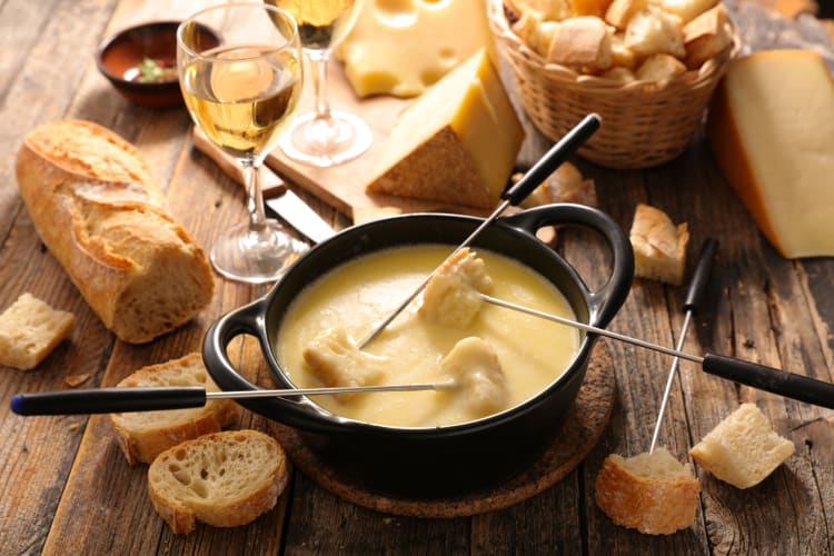 Enjoy a dippable dinner birthday party theme for ladies