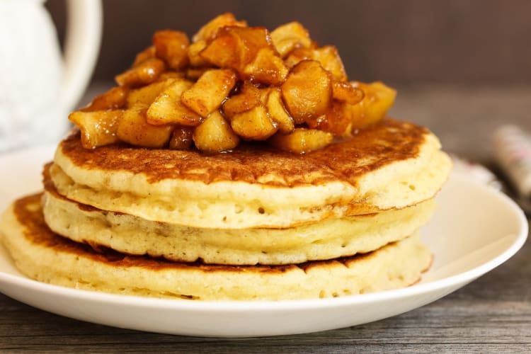 Pancakes with cinnamon apples.