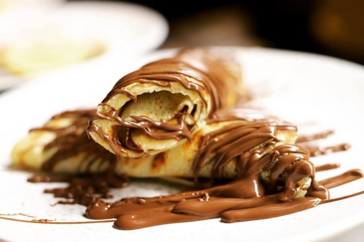 Crêpe served with Nutella