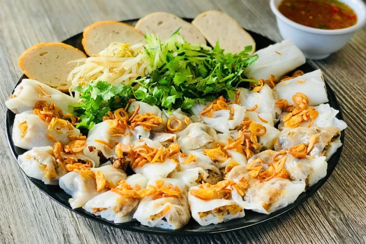 A plate of bánh cuốn from Thien Huong