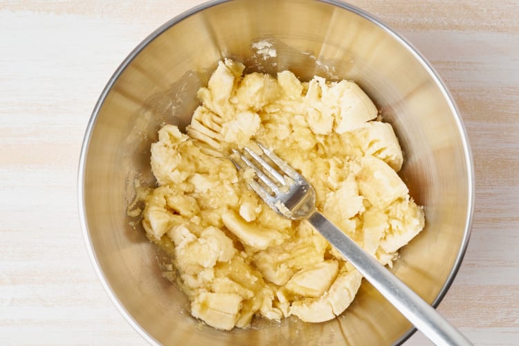 Mashed bananas in a bowl