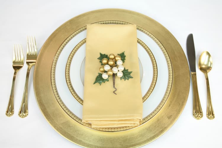 Gold Christmas Day setting table
