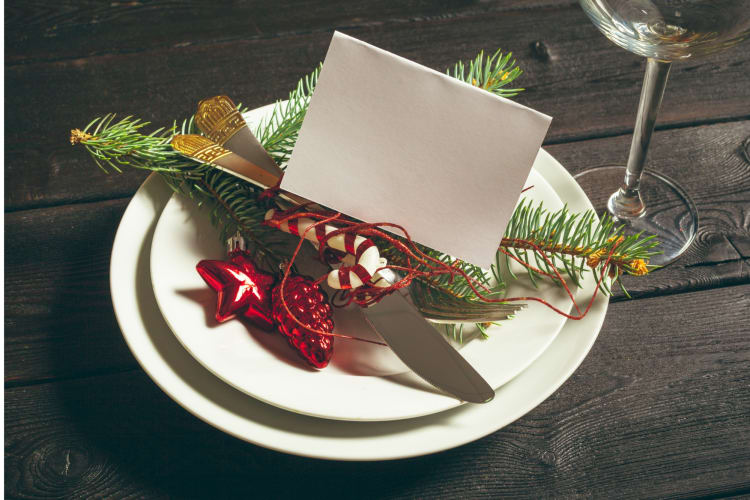 Use edible place cards for your next Christmas Day setting table idea