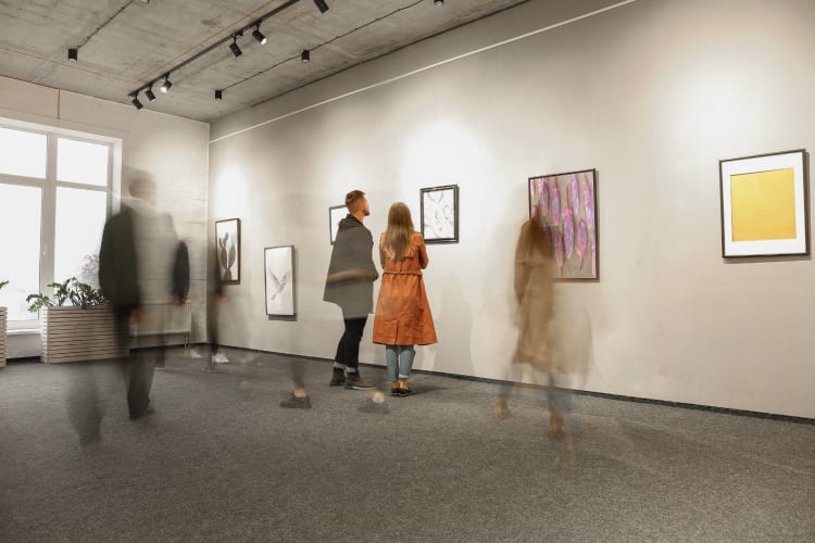 Gallery Hopping is a fun date idea in Los Angeles