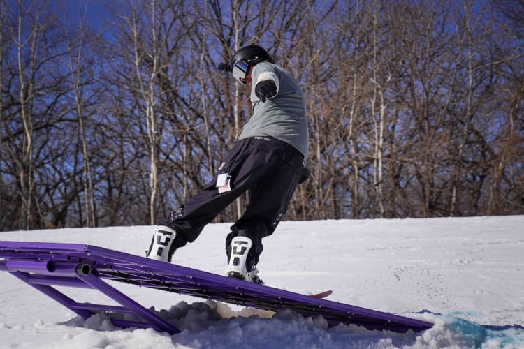 A person snowboarding at Hyland Hills, a great place to organize a date idea in Minneapolis