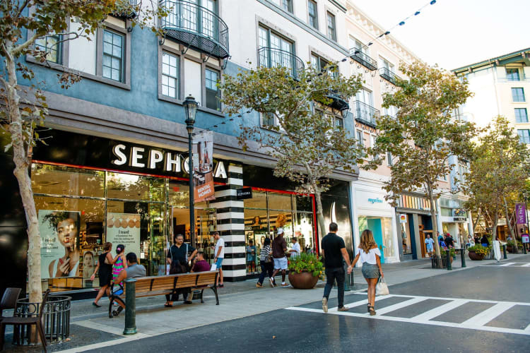 Santana Row offers a captivating blend of upscale dining, chic boutiques and lively entertainment, making it an ideal destination for date night ideas in San Jose.