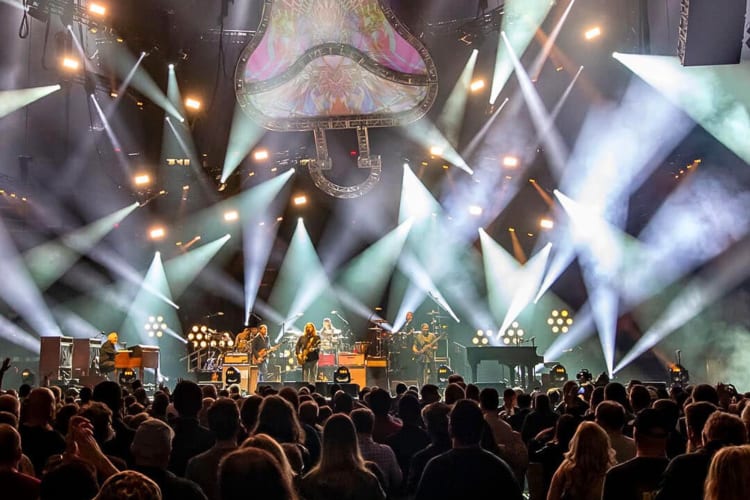 Going to a Madison Square Garden concert is a fun idea for a date night in NYC