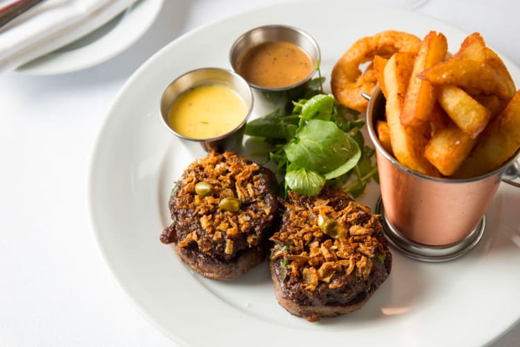 Steak with home-made chips, onion rings and bearnaise sauce 