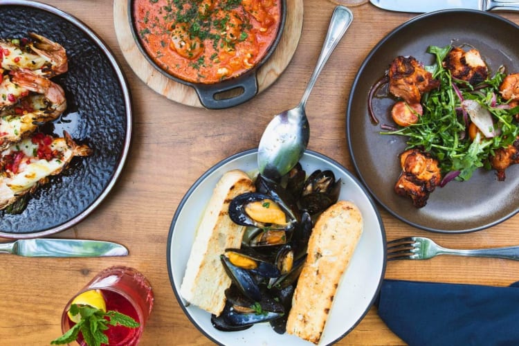 Mussels and baby wings are perfect for sharing in this fancy restaurant in Miami