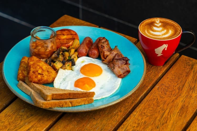 Try delicious fast food in Abu Dhabi at 90 Centigrade