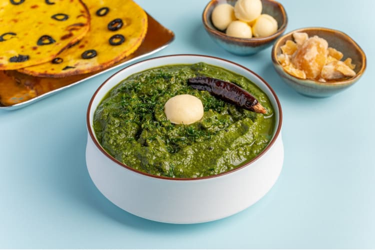 Sarson ka saag makai roti