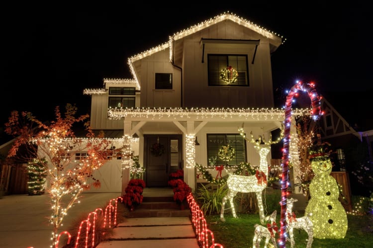 A neighborhood house decorating contest is a fun christmas activity.