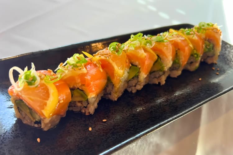 Citrus salmon sushi roll